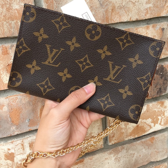 Louis Vuitton Handbags - Louis Vuitton small wallet clutch